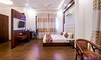 Fabhotel Swess Grand