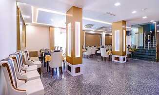 Fabhotel Swess Grand