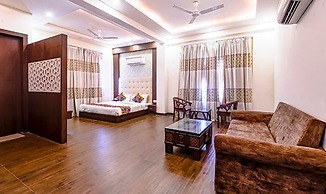 Fabhotel Swess Grand