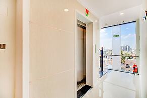 Fabhotel The Royal Suites