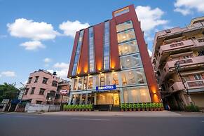 Fabhotel The Royal Suites