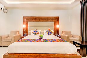 Fabhotel The Royal Suites