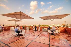 Fabhotel The Royal Suites