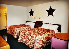 Town House Motel & Pool near Mt. Rushmore