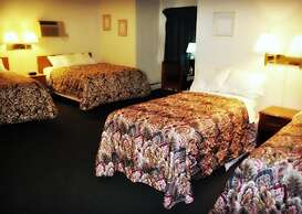 Town House Motel & Pool near Mt. Rushmore