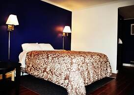 Town House Motel & Pool near Mt. Rushmore