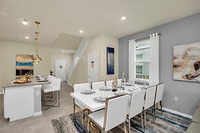 Magical Themed Villa in Windsor Isalnd