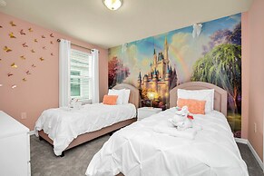 Magical Themed Villa in Windsor Isalnd