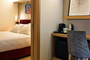 Urban Frame Acropolis