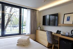 Urban Frame Acropolis