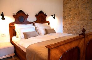 Pira Hotel
