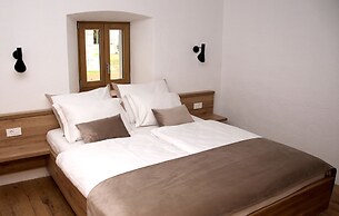 Pira Hotel