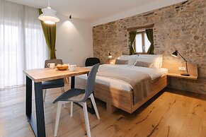 Pira Hotel