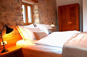 Pira Hotel
