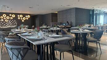 Capital O 950 Acqua Novotel Tower