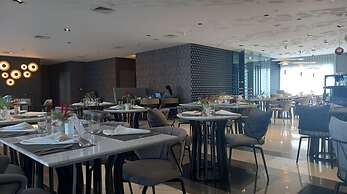 Capital O 950 Acqua Novotel Tower