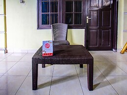 SPOT ON 92420 Kos Agi Mataram Near Masjid Hissoh Al-Faham