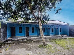 SPOT ON 92420 Kos Agi Mataram Near Masjid Hissoh Al-Faham