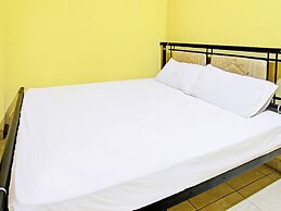 SPOT ON 92420 Kos Agi Mataram Near Masjid Hissoh Al-Faham