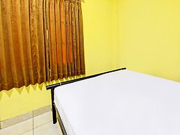 SPOT ON 92420 Kos Agi Mataram Near Masjid Hissoh Al-Faham