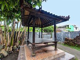 SPOT ON 92420 Kos Agi Mataram Near Masjid Hissoh Al-Faham