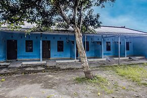 SPOT ON 92420 Kos Agi Mataram Near Masjid Hissoh Al-Faham