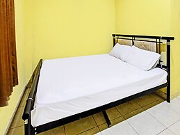 SPOT ON 92420 Kos Agi Mataram Near Masjid Hissoh Al-Faham