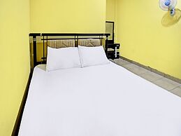 SPOT ON 92420 Kos Agi Mataram Near Masjid Hissoh Al-Faham