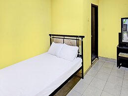 SPOT ON 92420 Kos Agi Mataram Near Masjid Hissoh Al-Faham