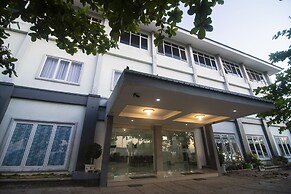 Collection O 1401 Hotel MayaNearKetapang Satu Beach