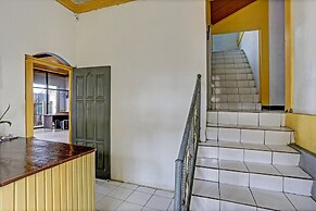 SPOT ON 92446 Penginapan Aina Syariah