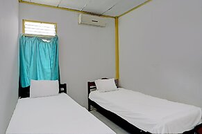 SPOT ON 92446 Penginapan Aina Syariah