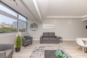 Stylish and Central 1 BD in Sea Point
