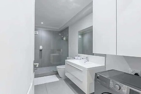 Stylish and Central 1 BD in Sea Point