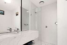 Readyset Apartments at QV