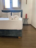 Oniropetra Luxury Suites