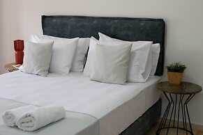 Oniropetra Luxury Suites