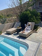 Oniropetra Luxury Suites