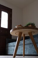 Oniropetra Luxury Suites