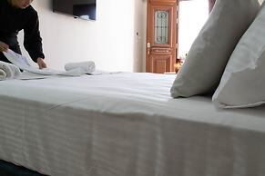 Oniropetra Luxury Suites