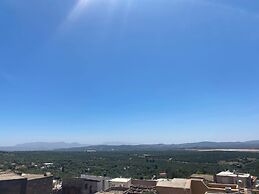 Oniropetra Luxury Suites