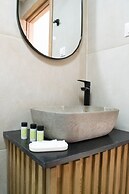 Oniropetra Luxury Suites