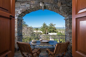 Oniropetra Luxury Suites