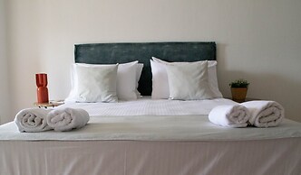 Oniropetra Luxury Suites