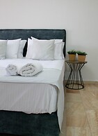 Oniropetra Luxury Suites