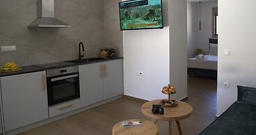 Oniropetra Luxury Suites