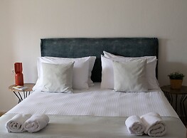 Oniropetra Luxury Suites