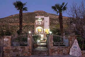 Oniropetra Luxury Suites