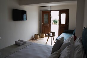 Oniropetra Luxury Suites