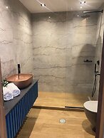 Oniropetra Luxury Suites